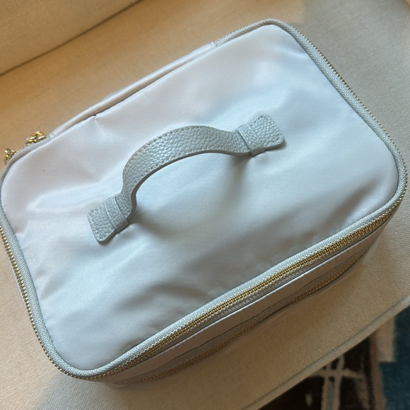 Trish McEvoy toiletry kit - Picture 2 of 6